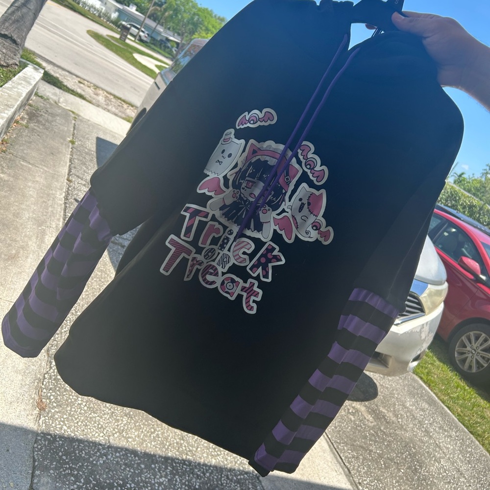 Hot Topic Black and Purple Trick or Treat Hoodie